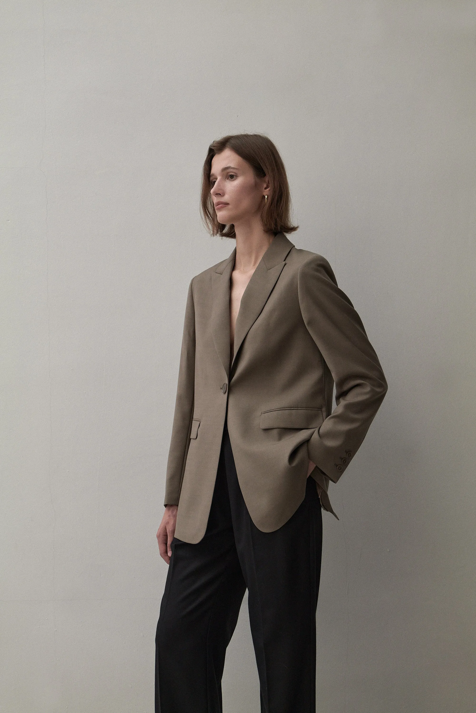 THE CLASSIC BLAZER - TAUPE